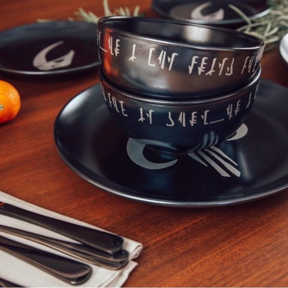 Star Wars The Mandalorian 8-Piece Stoneware Dinnerware Set‎ Limited Edition NEW